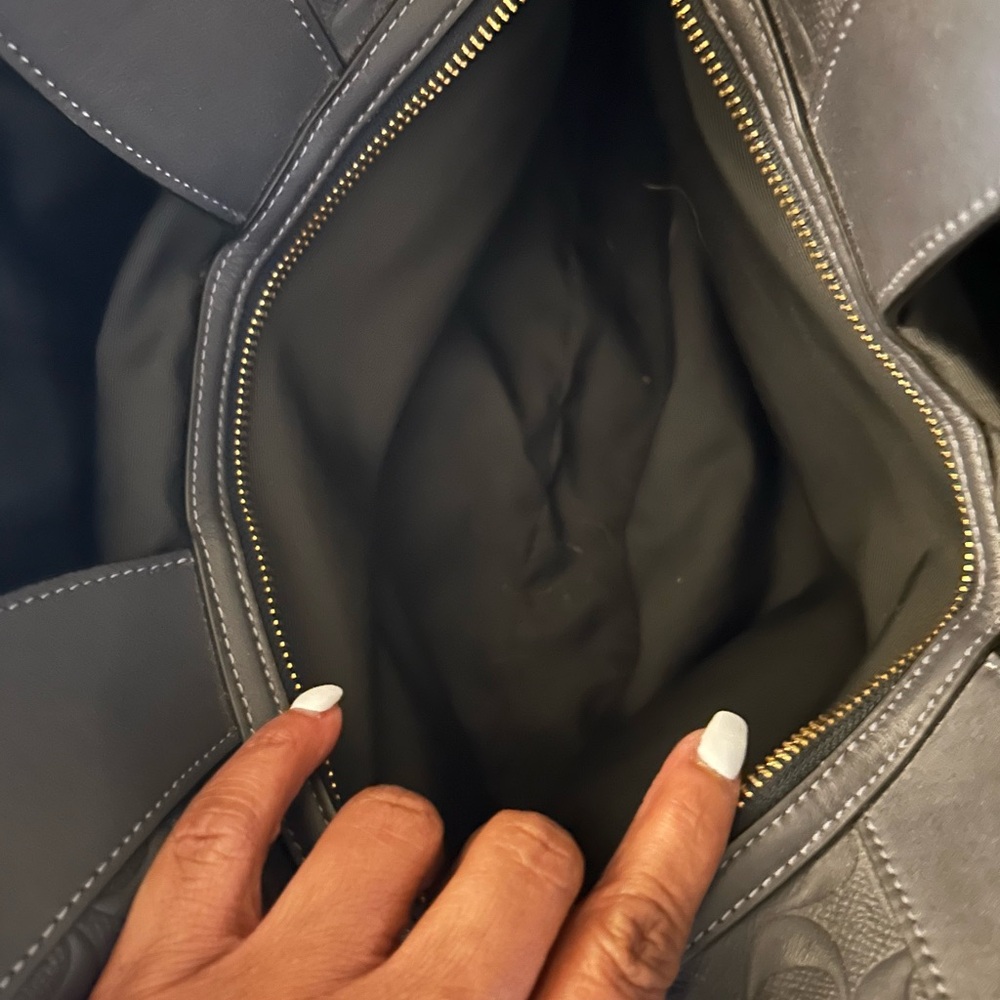 Coach Embossed Lexy shoulder Bag in beautiful black leather - Picture 11 of 17